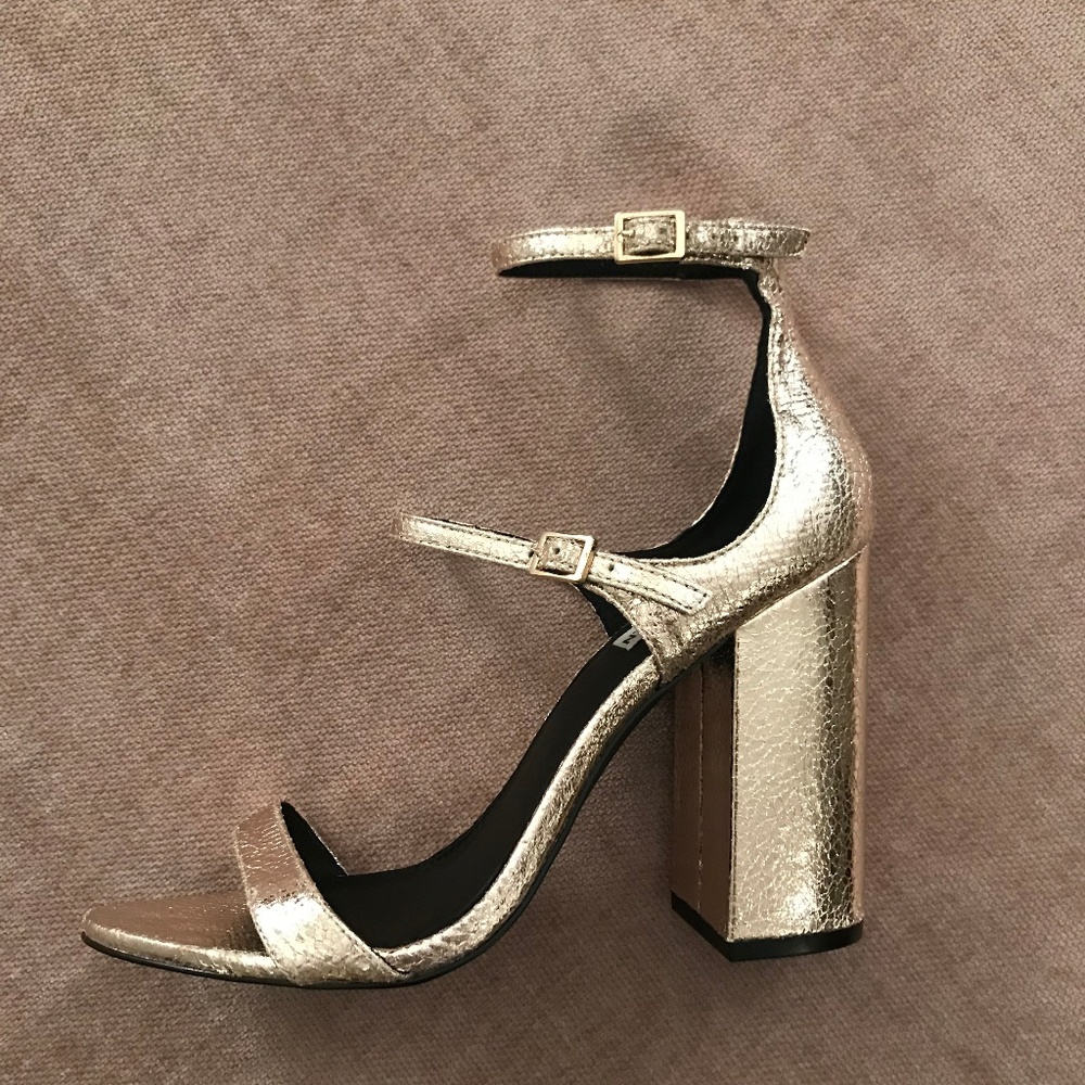 BRAND NEW Steve Madden Gold Heels Size 8